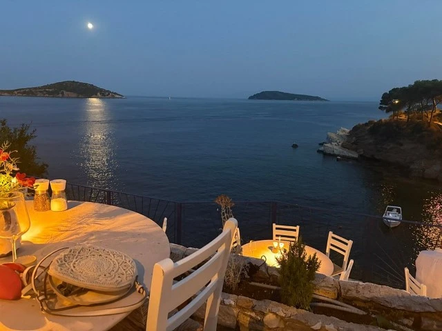 Plakes restaurant in skiathos (Small)