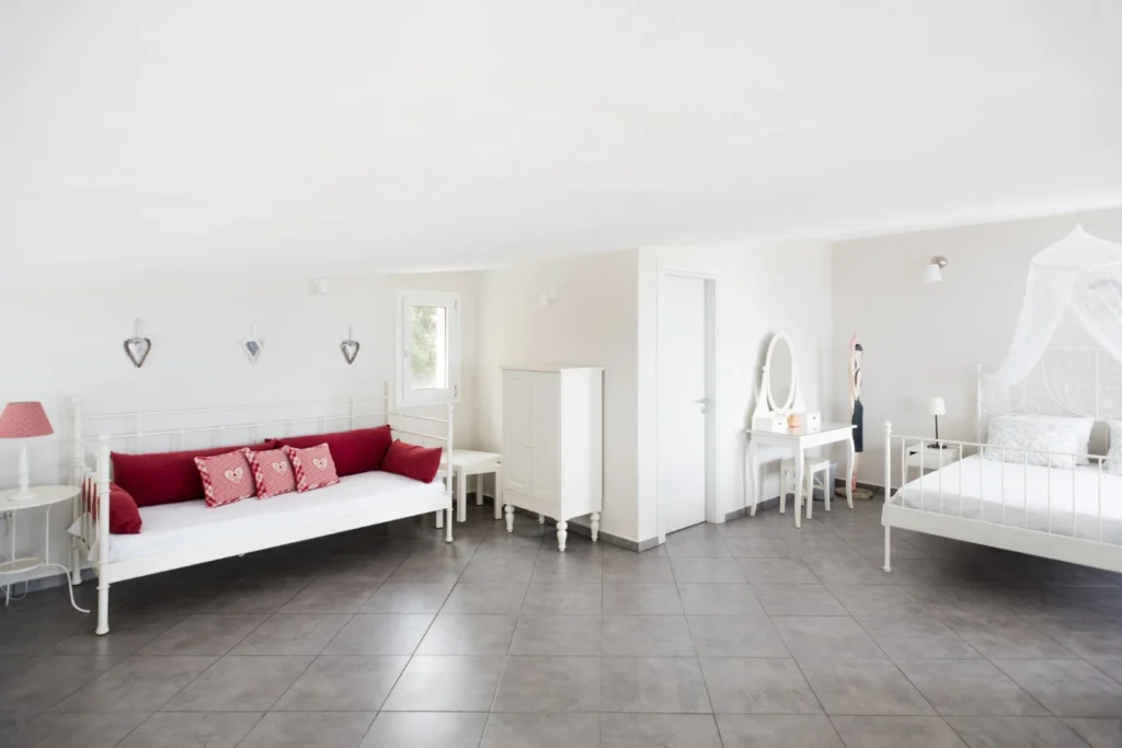 Minimal Bedroom Design for Relaxation